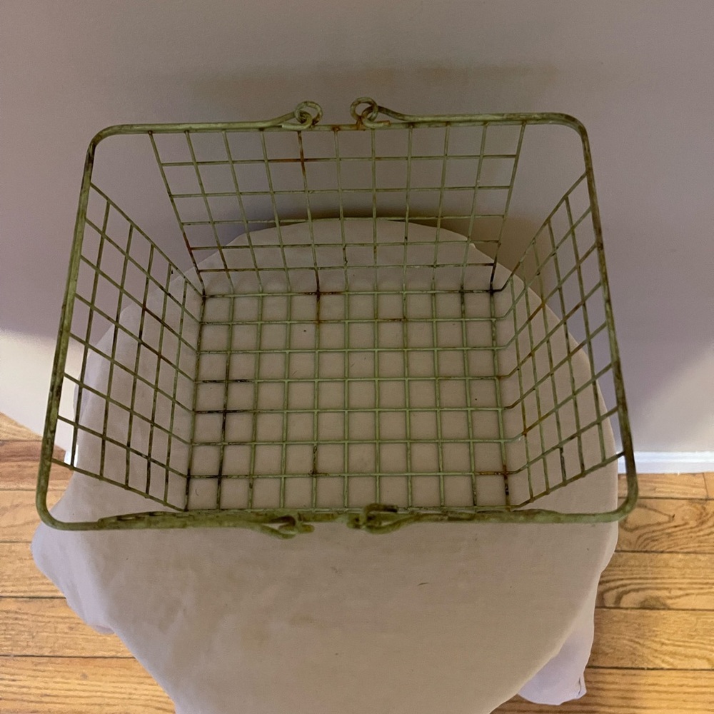 Wire Farm Egg Basket Vintage Storage Handles Rare Old Shopping Metal Oyster - Picture 4 of 7